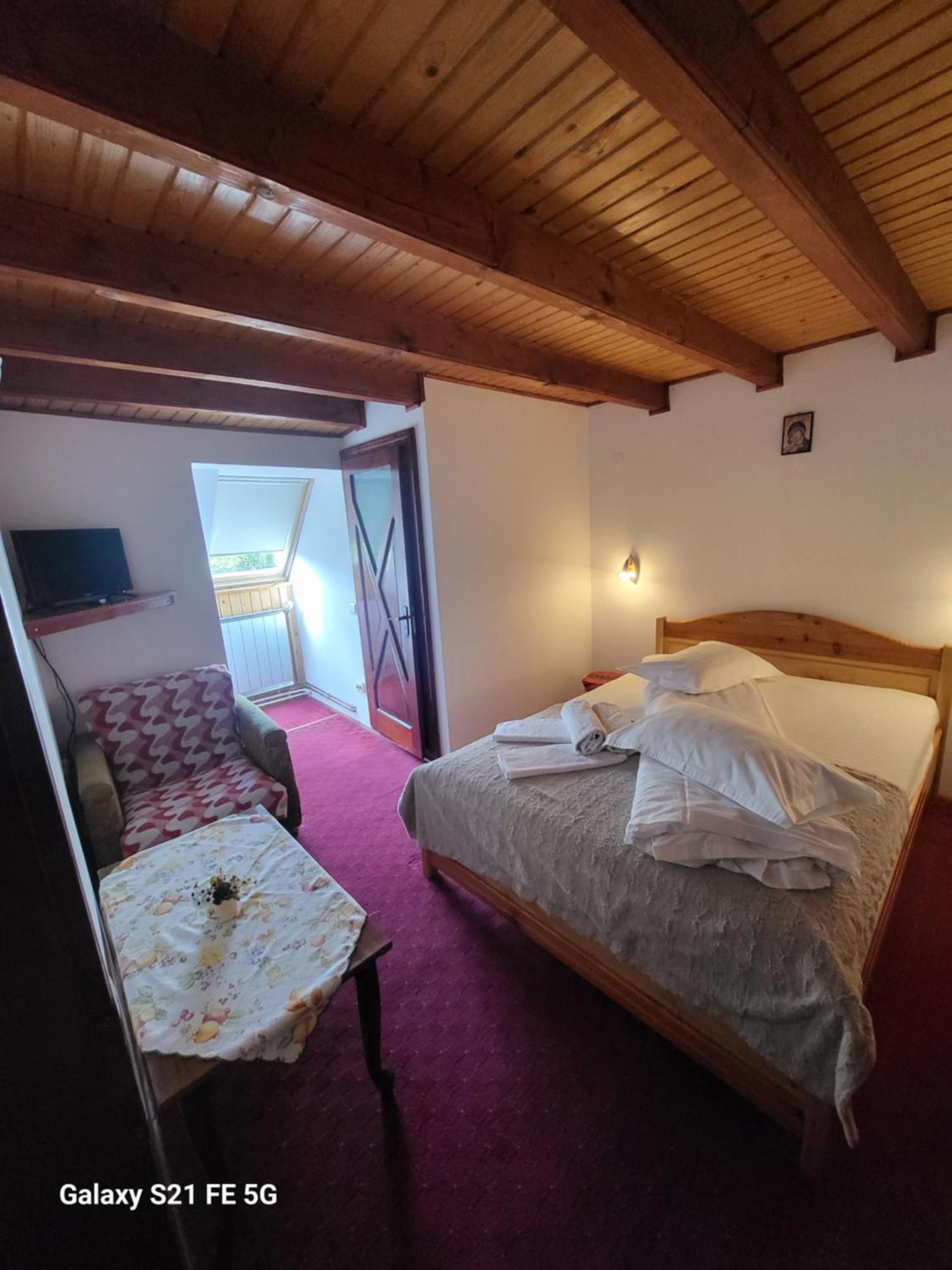 Casa Ernst Hotel Moieciu de Jos Room photo